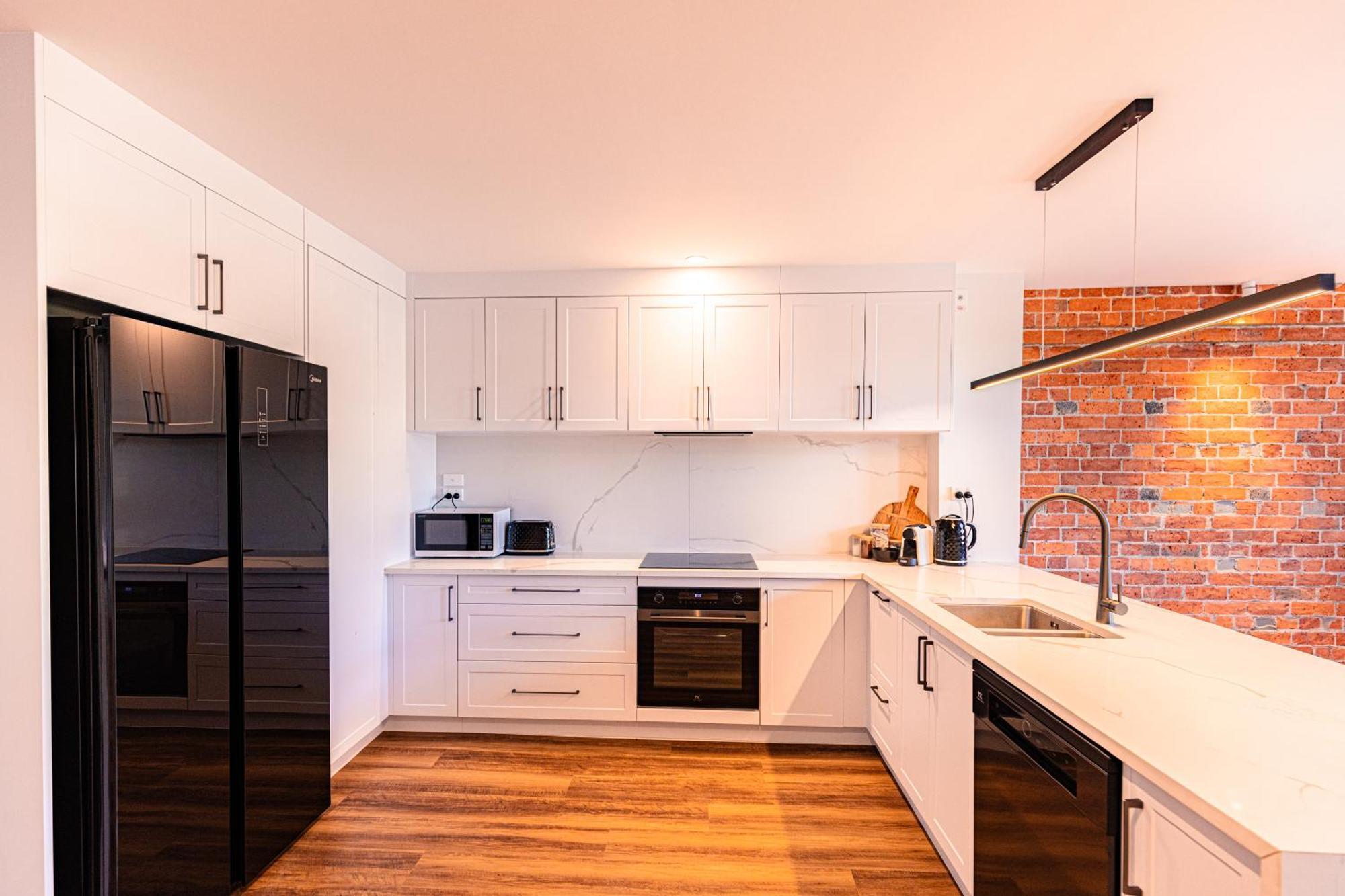 Johnston Apartments - Award-Winning Building, Your Unforgettable Stay Whanganui Esterno foto